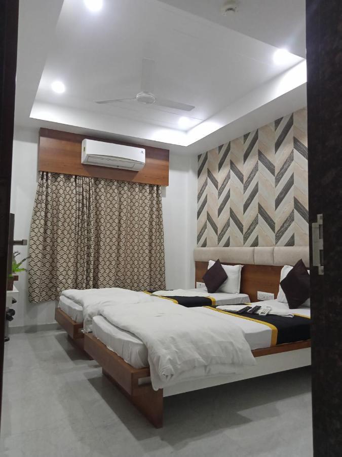 Hotel Fun City Navsari Zewnętrze zdjęcie
