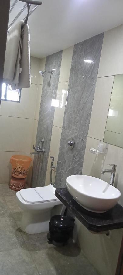 Hotel Fun City Navsari Zewnętrze zdjęcie