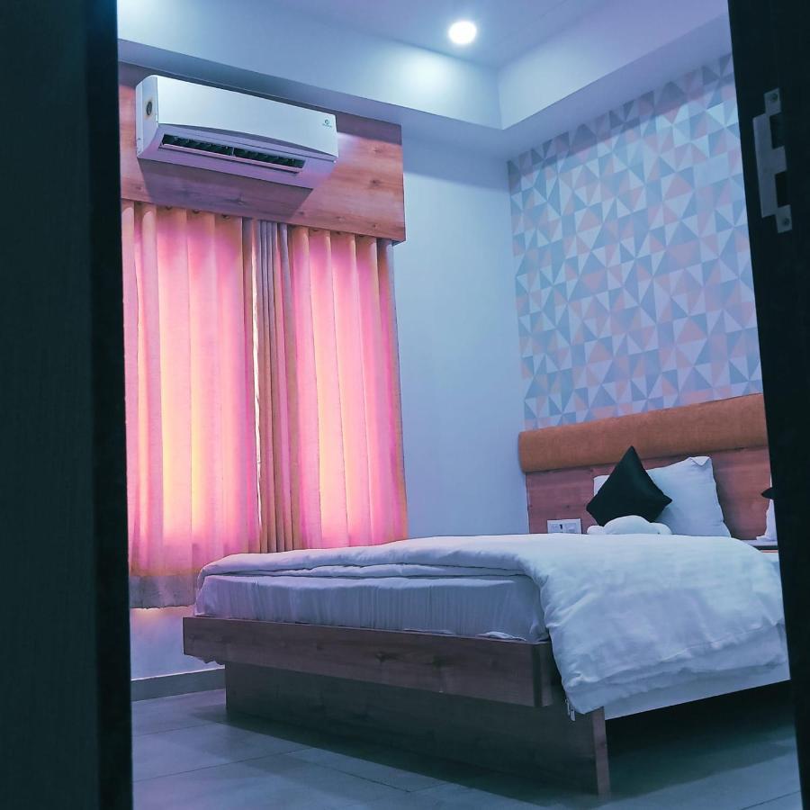 Hotel Fun City Navsari Zewnętrze zdjęcie