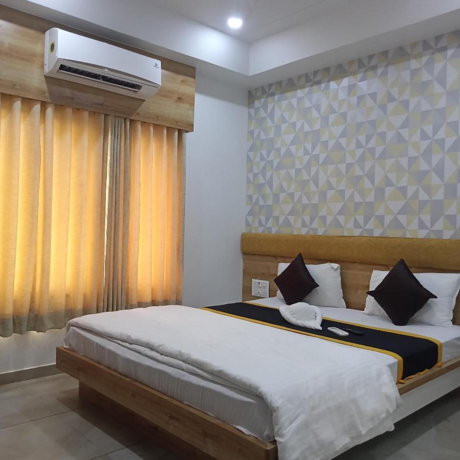 Hotel Fun City Navsari Zewnętrze zdjęcie