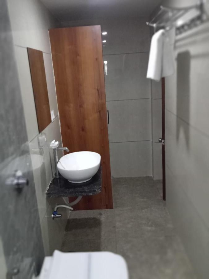 Hotel Fun City Navsari Zewnętrze zdjęcie