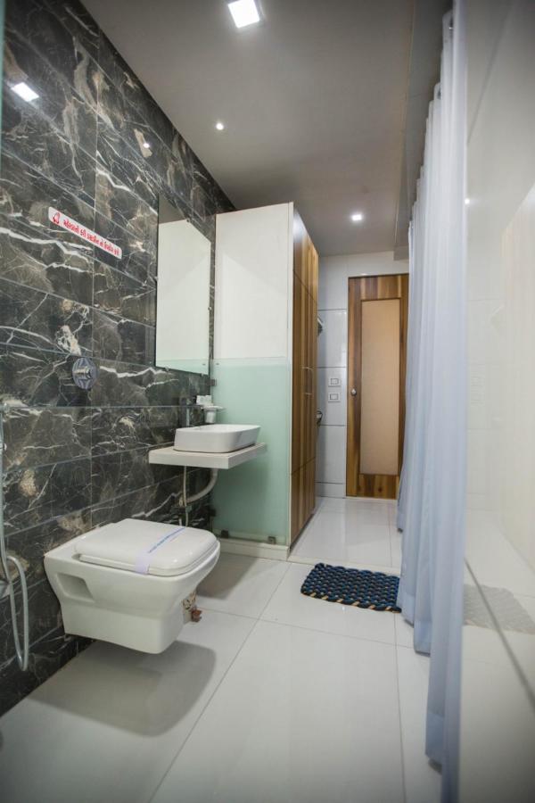 Hotel Fun City Navsari Zewnętrze zdjęcie