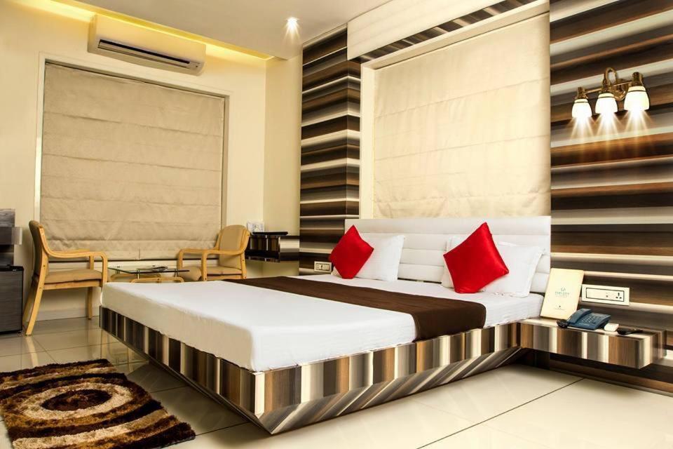 Hotel Fun City Navsari Zewnętrze zdjęcie