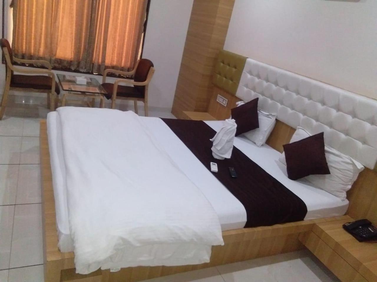 Hotel Fun City Navsari Zewnętrze zdjęcie