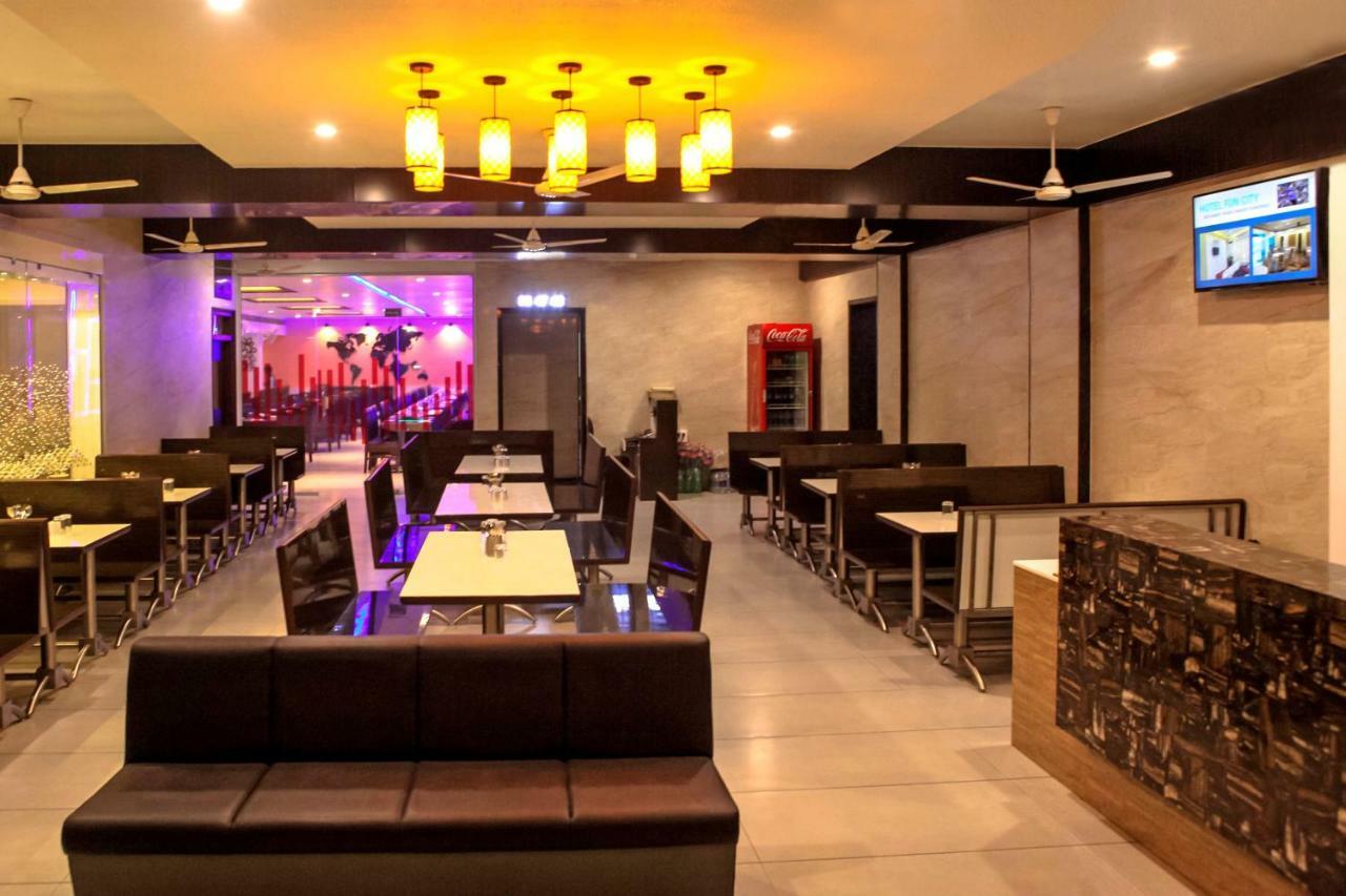 Hotel Fun City Navsari Zewnętrze zdjęcie