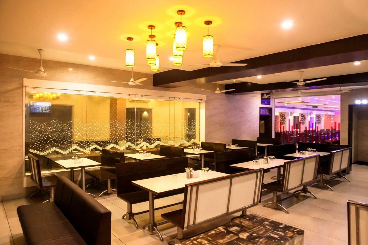 Hotel Fun City Navsari Zewnętrze zdjęcie