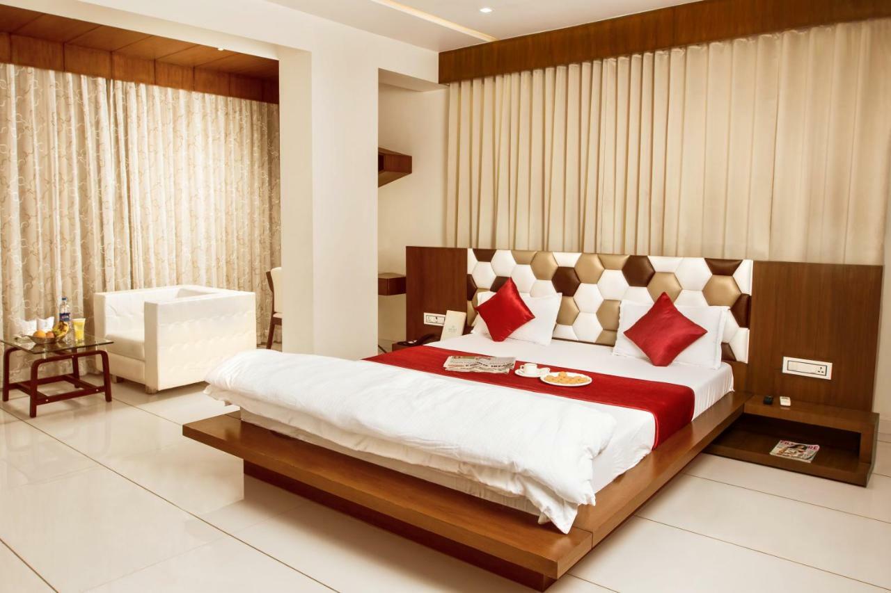 Hotel Fun City Navsari Zewnętrze zdjęcie