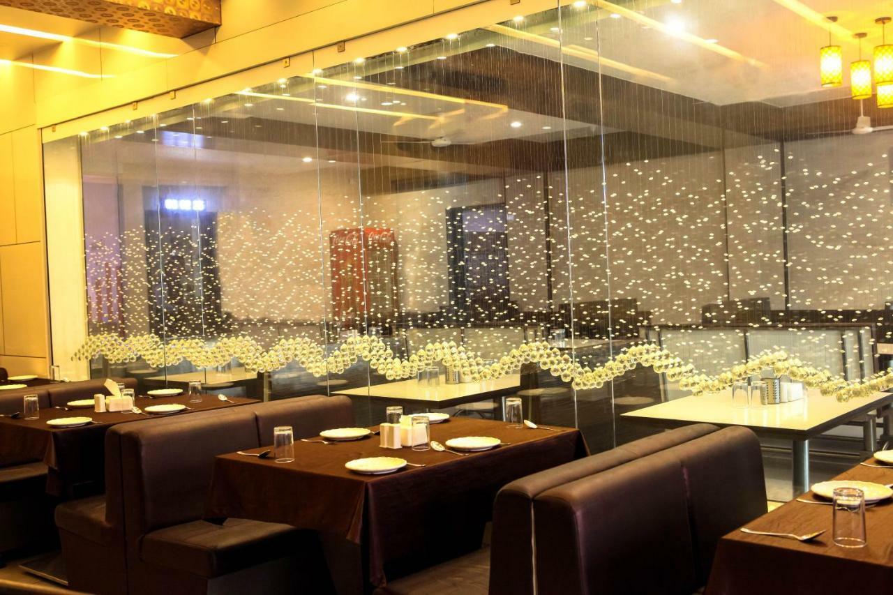 Hotel Fun City Navsari Zewnętrze zdjęcie