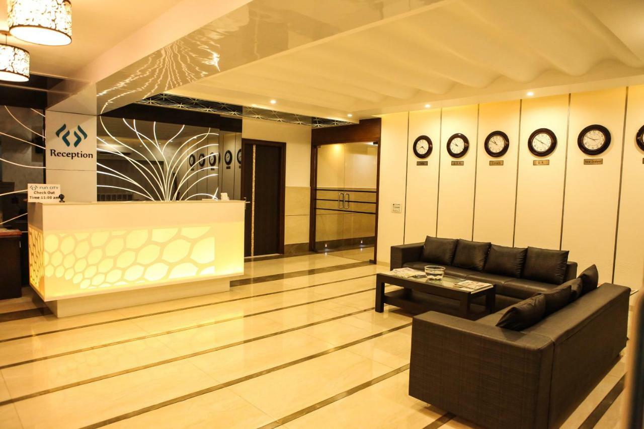 Hotel Fun City Navsari Zewnętrze zdjęcie