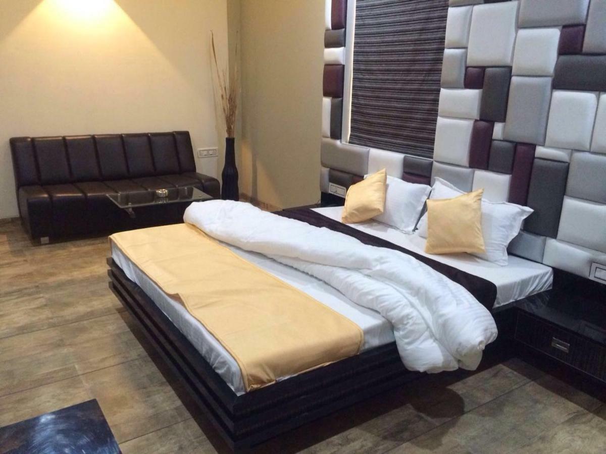 Hotel Fun City Navsari Zewnętrze zdjęcie