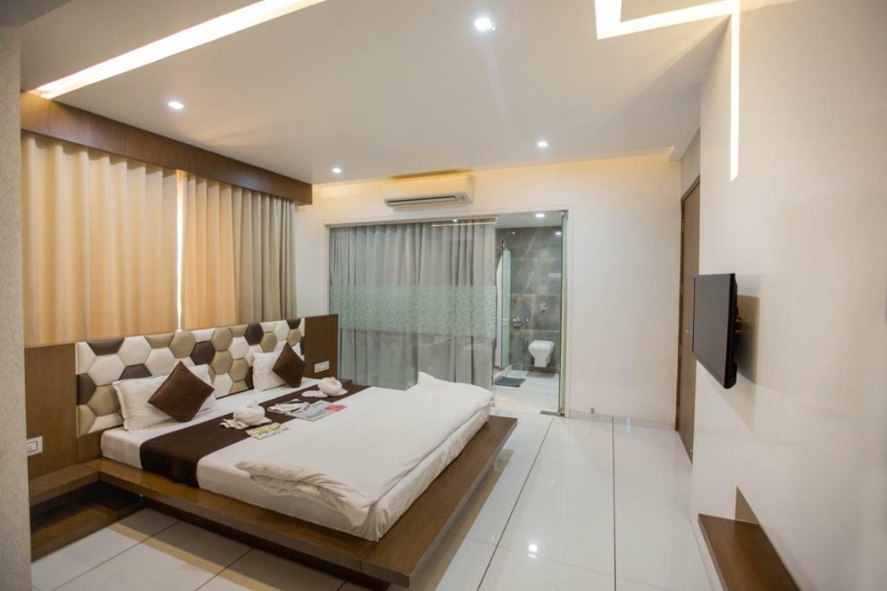 Hotel Fun City Navsari Zewnętrze zdjęcie