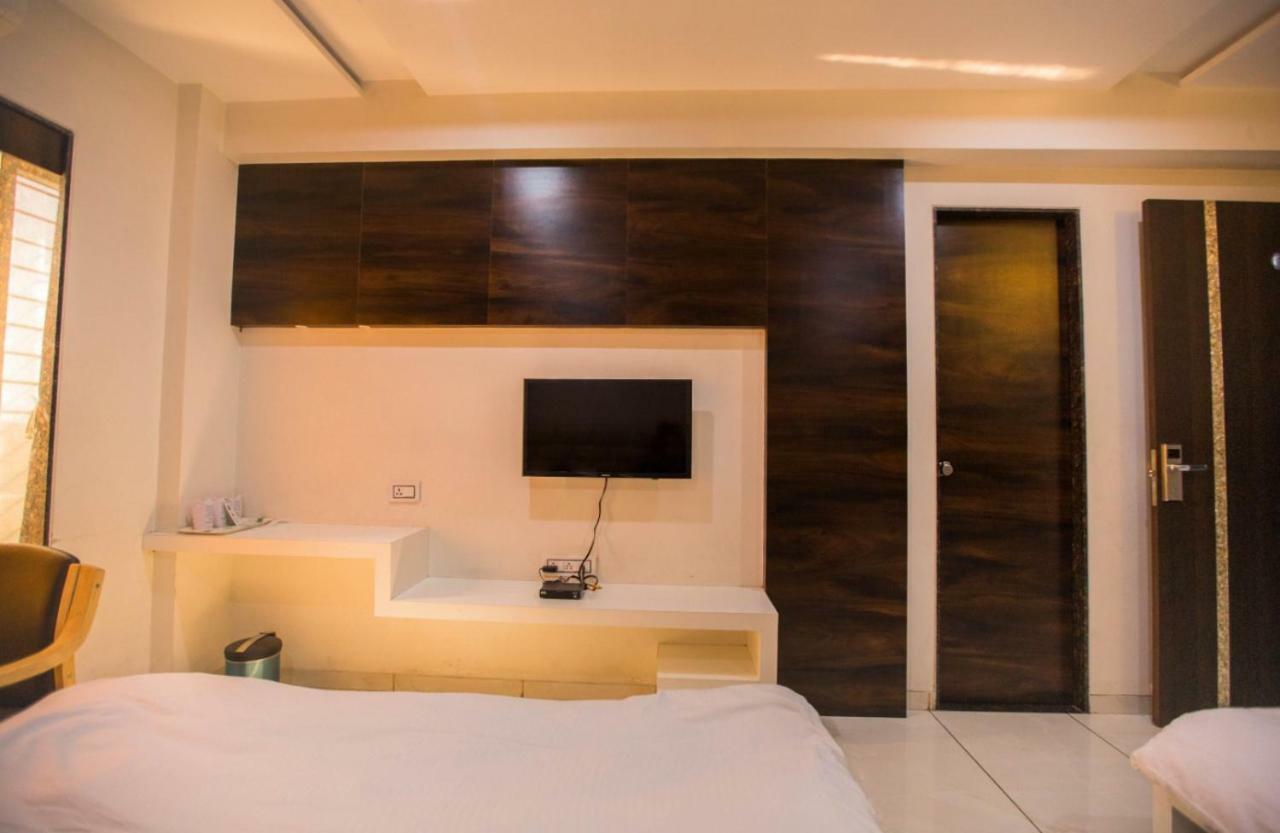 Hotel Fun City Navsari Zewnętrze zdjęcie