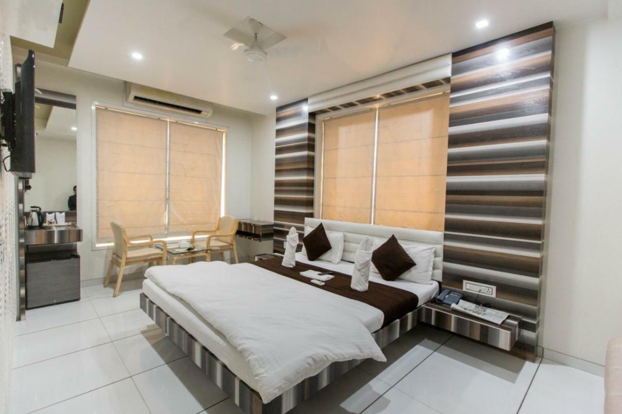 Hotel Fun City Navsari Zewnętrze zdjęcie