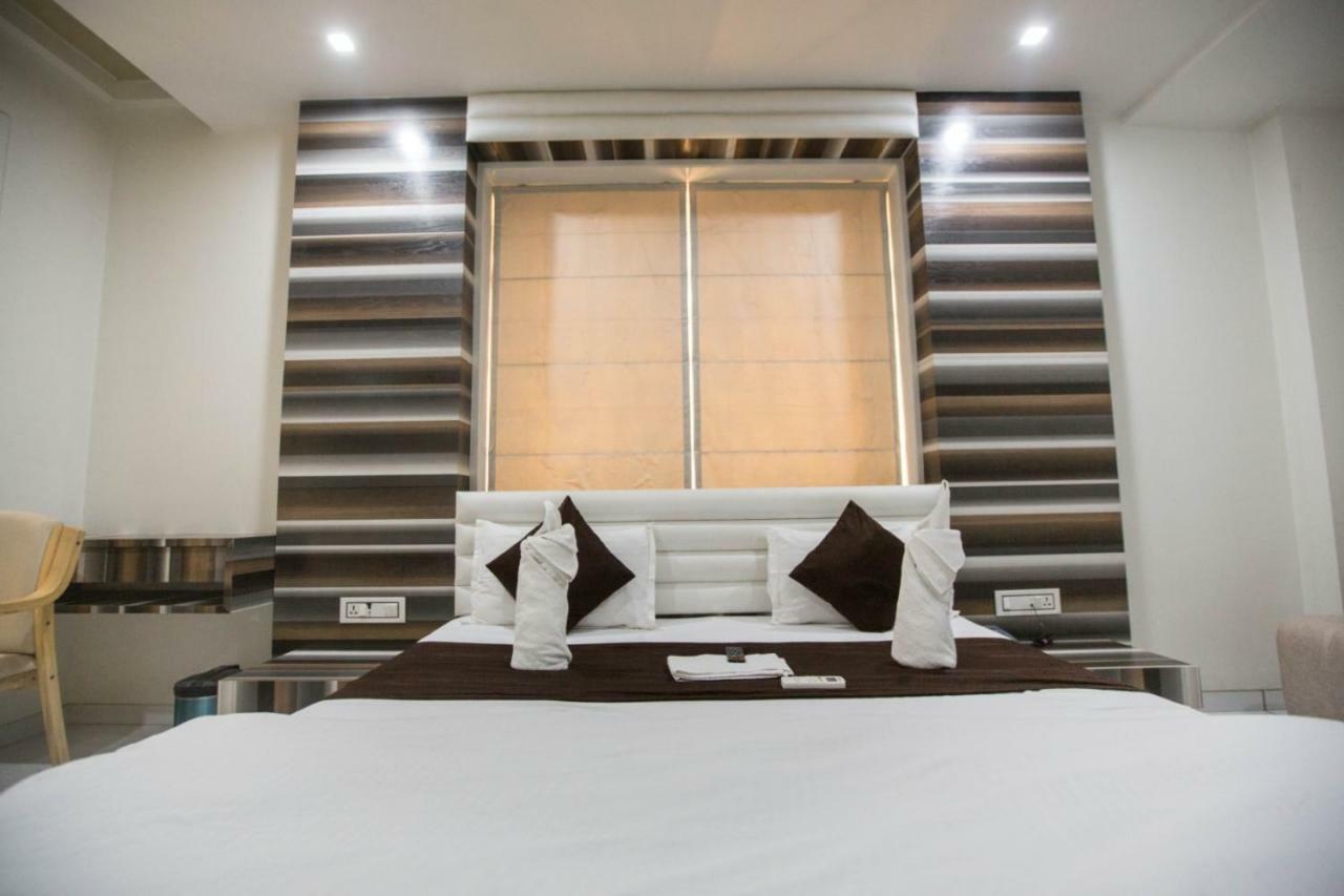Hotel Fun City Navsari Zewnętrze zdjęcie