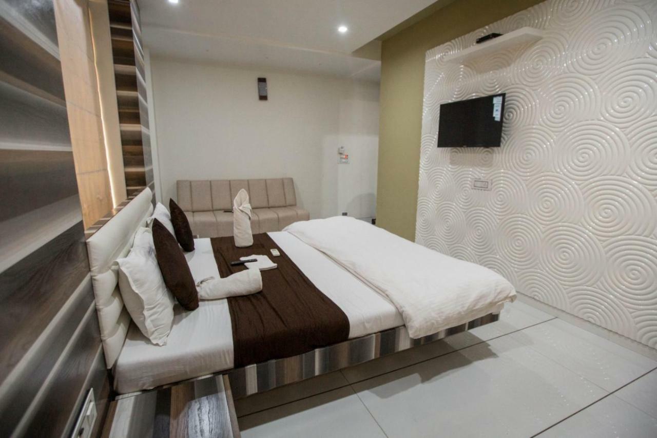 Hotel Fun City Navsari Zewnętrze zdjęcie