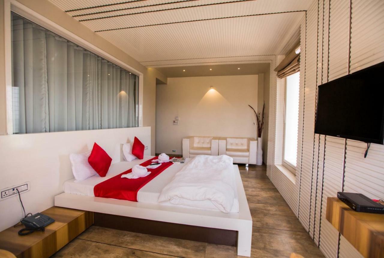 Hotel Fun City Navsari Zewnętrze zdjęcie