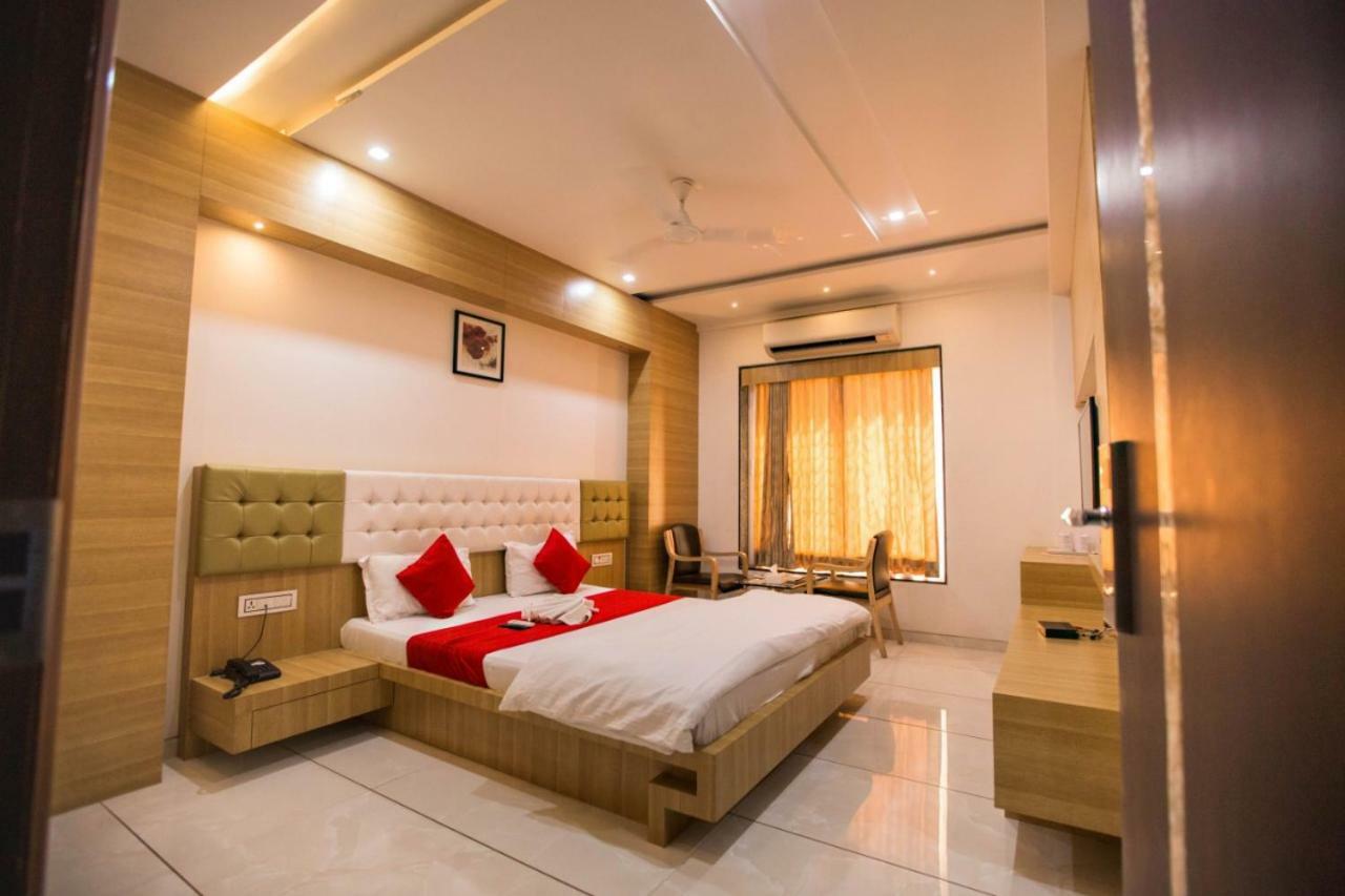 Hotel Fun City Navsari Zewnętrze zdjęcie