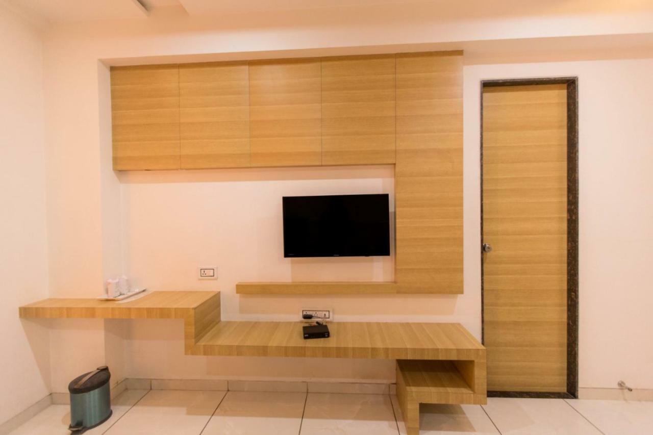 Hotel Fun City Navsari Zewnętrze zdjęcie