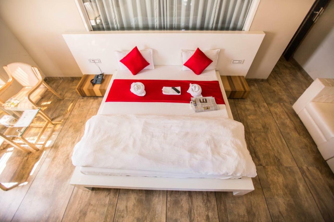 Hotel Fun City Navsari Zewnętrze zdjęcie