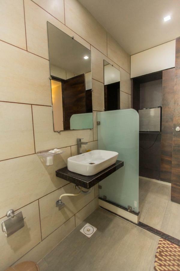Hotel Fun City Navsari Zewnętrze zdjęcie