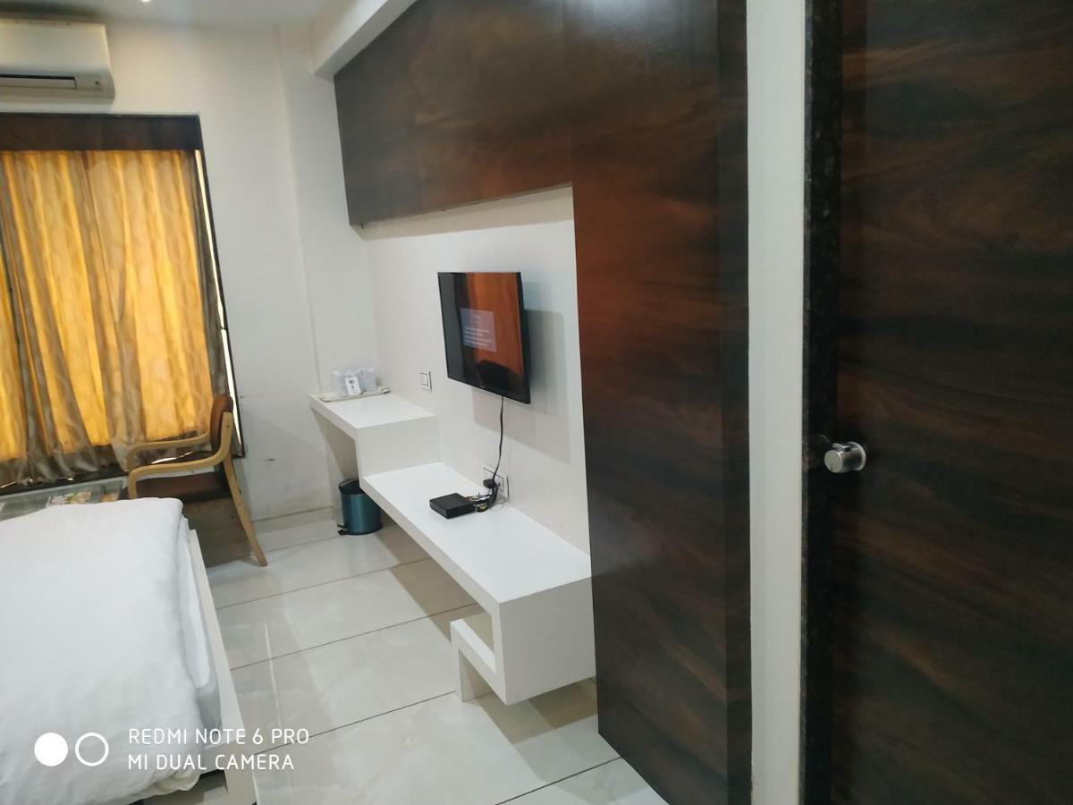 Hotel Fun City Navsari Zewnętrze zdjęcie