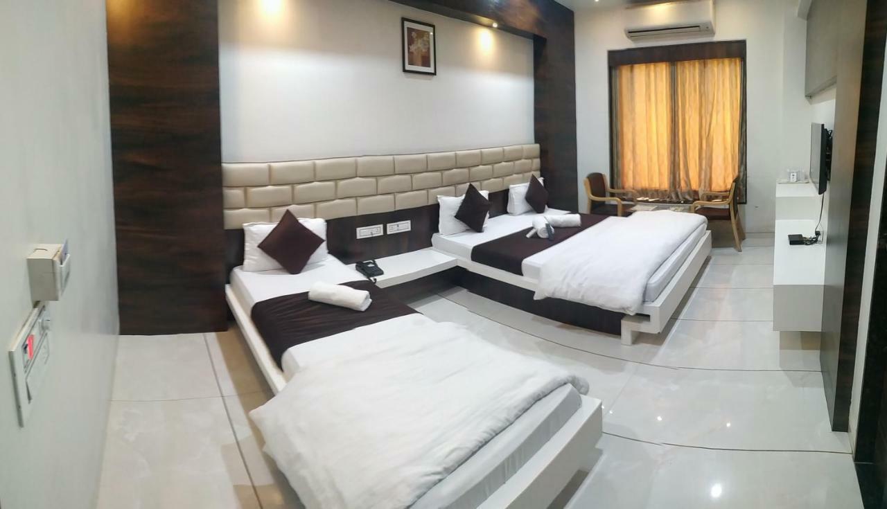 Hotel Fun City Navsari Zewnętrze zdjęcie