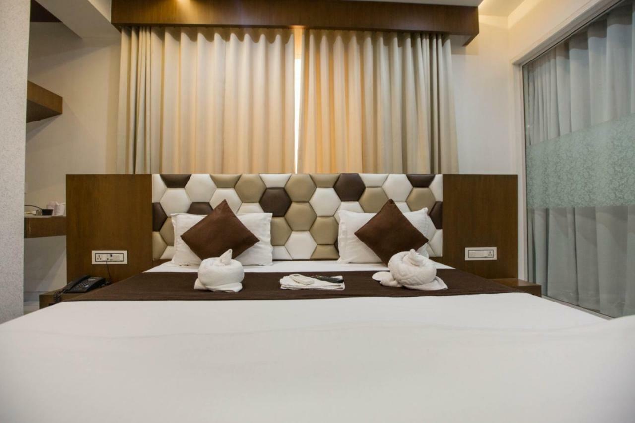 Hotel Fun City Navsari Zewnętrze zdjęcie
