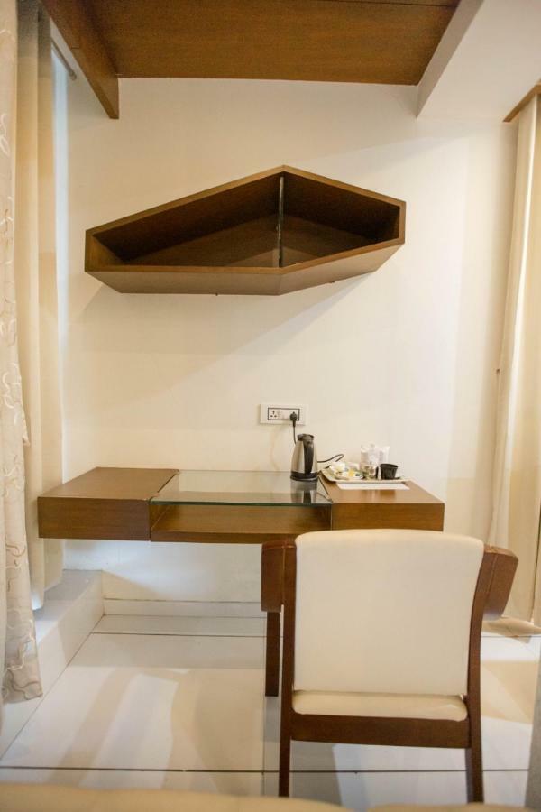 Hotel Fun City Navsari Zewnętrze zdjęcie